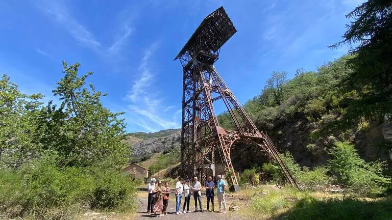 Rehabilitación del Pozo Ibarra: el castillete da un paso adelante